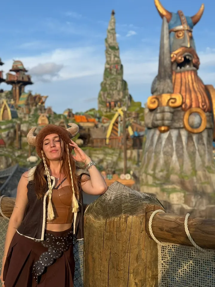 Sofi en la Isla de Berk de Epic Universe