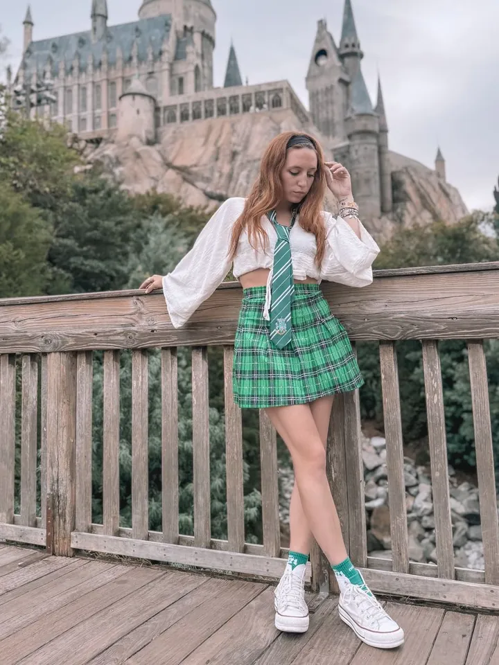 Sofi frente al castillo de Hogwarts en Islands of Adventure
